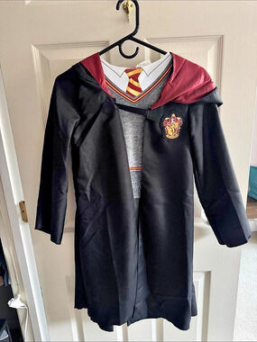 Wizarding World Harry Potter Gryffindor robe Gryffindor Robe Black & Red Like